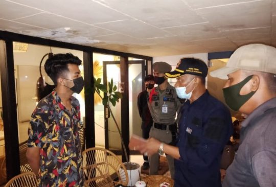 Kedapatan Tak Patuhi Prokes, Dua Pelaku Usaha Kembali Diamankan Satpol PP Padang
