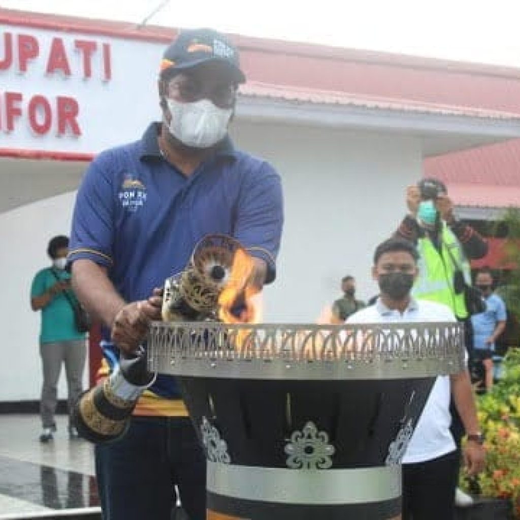 Pelepasan Kirab API PON Setelah Bermalam di Halaman Kantor Bupati