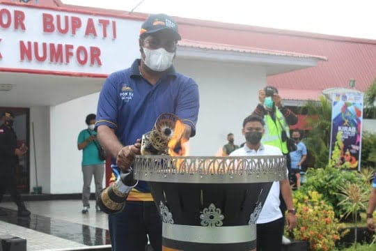 Pelepasan Kirab API PON Setelah Bermalam di Halaman Kantor Bupati