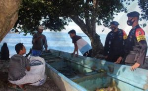 Sambangi Nelayan, Brimob Himbau Untuk Tidak Menggunakan Bom Ikan