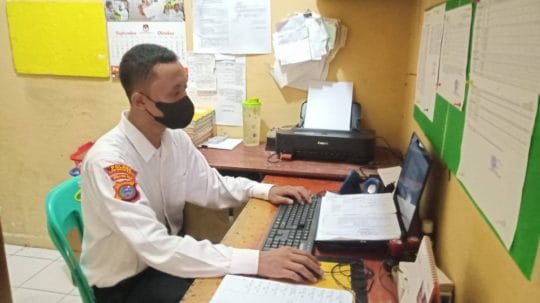Senyum Bahagia Muhammad Sultan Akhirnya Bekerja di Polsek Kualuh Hulu