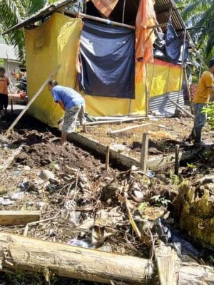 Rumah Yang Berdindingkan Terpal di Nagari Muara Kiawai Akhirnya di Bedah