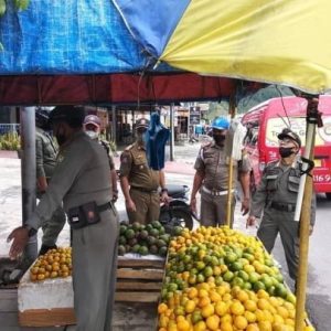 Tertibkan Penggunaan Trotoar, Satpol PP dan WH Kabupaten Aceh Tengah Patroli Seputaran Kota Takengon