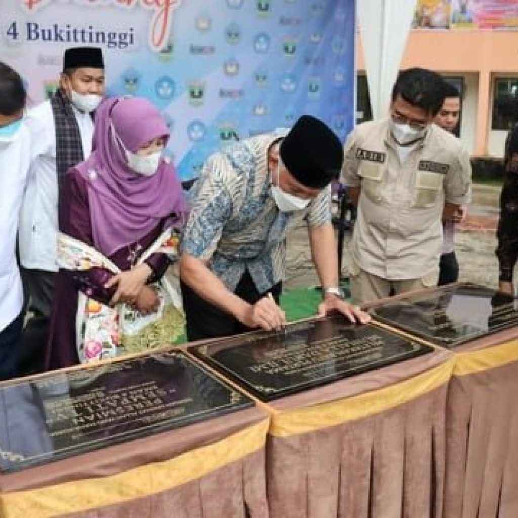 Minang Diaspora Network Global (MDNG) Memberi Bantuan Kepada Pedagang korban kebakaran Pasar Bawah Bukittinggi