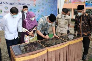 Minang Diaspora Network Global (MDNG) Memberi Bantuan Kepada Pedagang korban kebakaran Pasar Bawah Bukittinggi