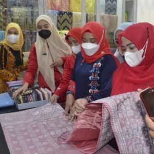 Hari Pertama Temu Bisnis UMKM di Riau, Dekranasda Agam Kunjungi Rumah Singgah Tuan Kadi