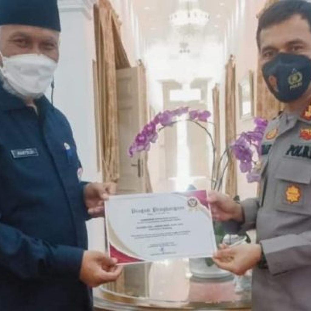 Kapolresta Padang Raih 4 Penghargaan Dari Gubernur Sumatera Barat