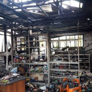 Kebakaran di Jalan Raya Indarung Hanguskan 5 Toko di depan Spbu Indarung Kota Padang