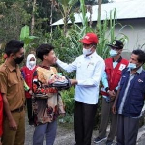 PMI Pasbar Serahkan Bantuan Untuk Korban Banjir dan Longsor di Talamau