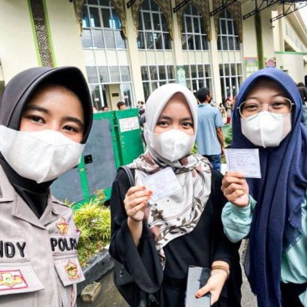Puluhan Ribu Masyarakat di Vaksin Saat SUMDARSIN di Polda Sumbar