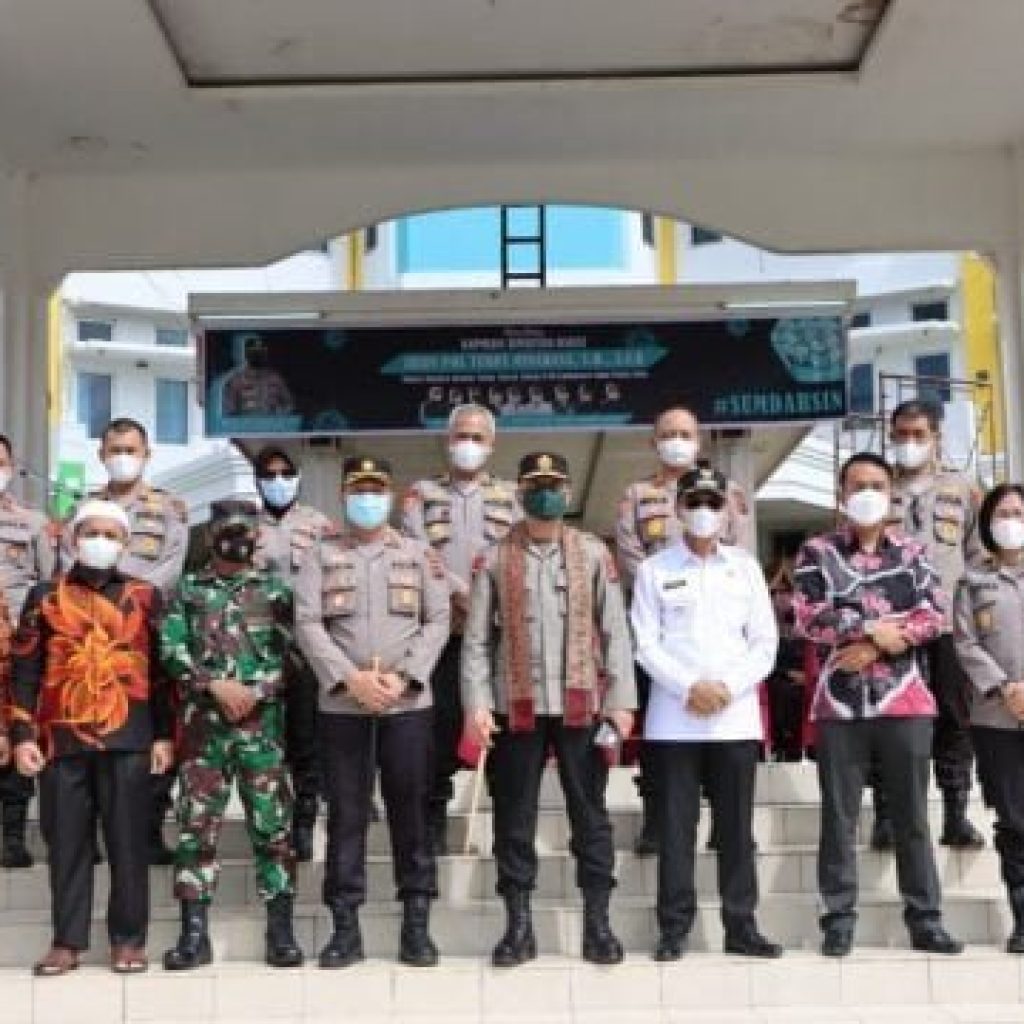 Usai dari Payakumbuh, Kapolda Sumbar hadiri SUMDARSIN di Kabupaten Lima Puluh Kota. Usai meninjau vaksinasi di Payakumbuh, Kapolda Sumbar Irjen Pol Teddy Minahasa, SH. S.Ik bersama