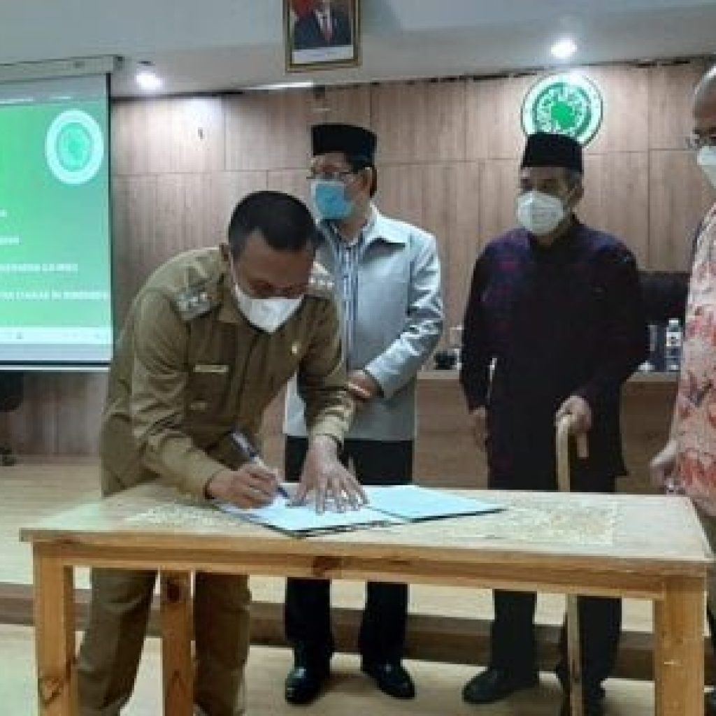 Walikota Pariaman Genius Umar Tandatangani MOU Fasilitas Kesehatan Syariah dengan LK MUI Pusat