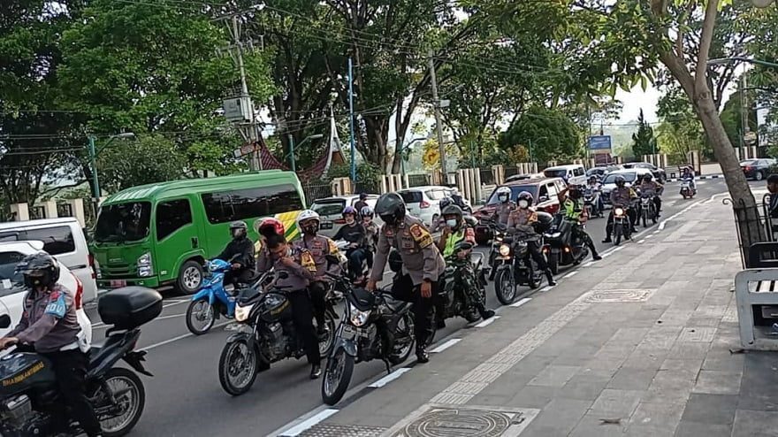Antisipasi Gangguan, Polres Bukittinggi Gelar Patroli Skala Besar Saat Perayaan Natal Antisipasi Gangguan, Polres Bukittinggi Gelar Patroli Skala Besar Saat Perayaan Natal