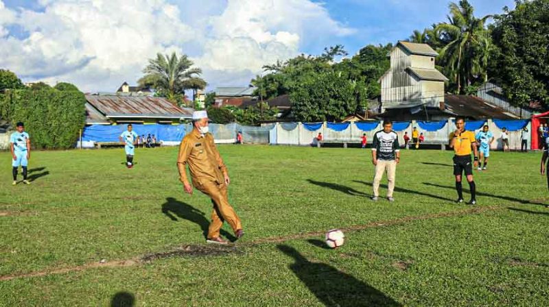 Bupati Hamsuardi Resmi Buka Turnamen Rajawali CUP XV Nagari Ujung Gading 2021
