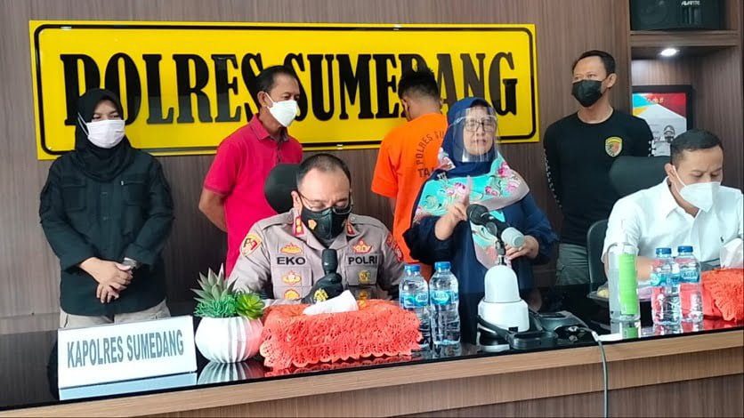 Diduga Cemburu, Pria 24 Tahun Aniaya Kekasihnya Hingga Babak Belur Diduga Cemburu, Pria 24 Tahun Aniaya Kekasihnya Hingga Babak Belur