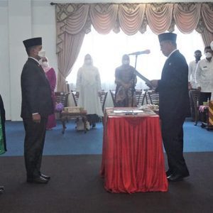 Hendra Putra Jabat Sekda Pasbar – Hamsuardi : Jalani Tugas Dengan Baik dan Konsisten