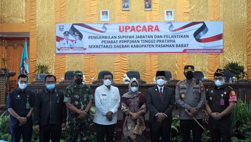 Hendra Putra Jabat Sekda Pasbar - Hamsuardi  Jalani Tugas Dengan Baik dan Konsisten