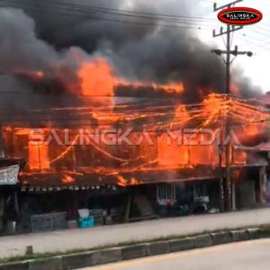 Kebakaran di Depan Pasar Bandar Buat Kota Padang, Hanguskan 16 Kios