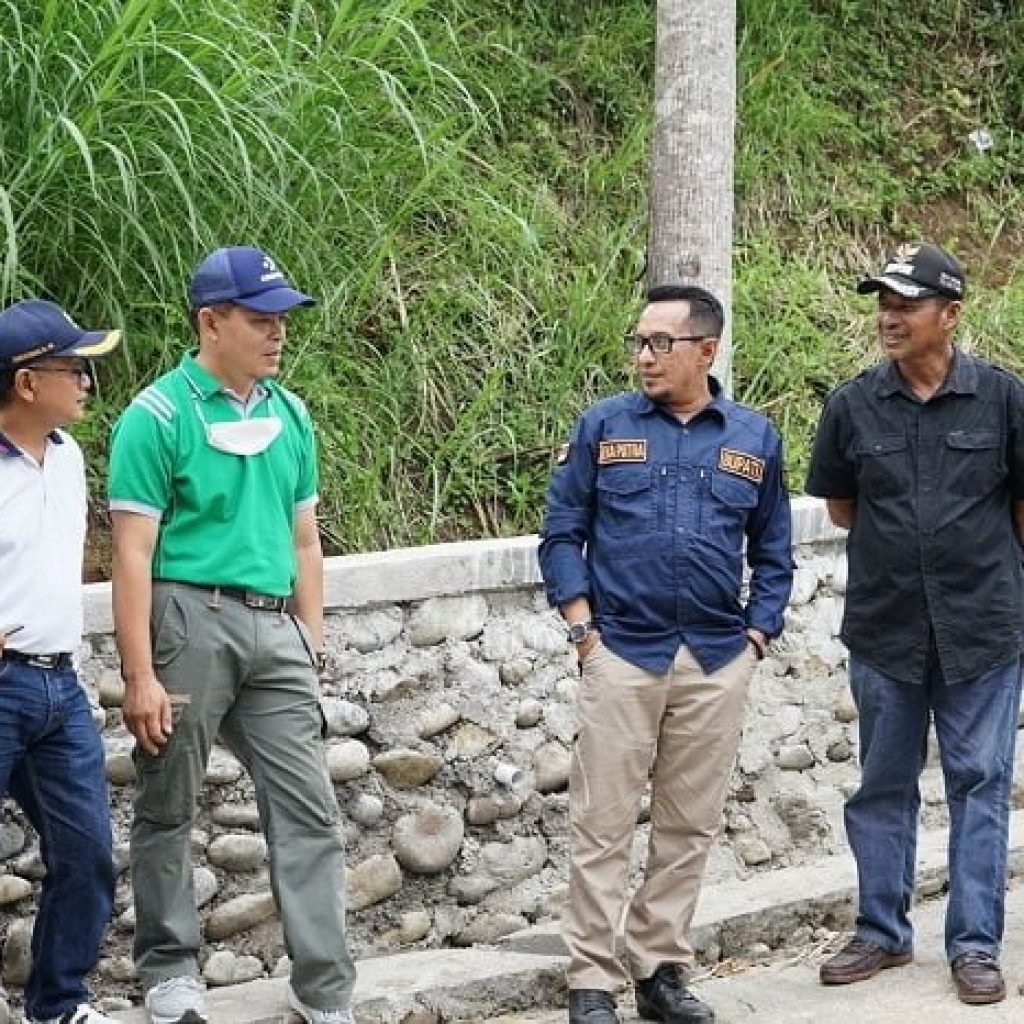 Memasuki Akhir Tahun, Bupati Tanah Datar Tinjau Pembangunan Ruas Jalan