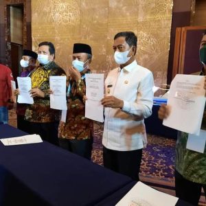 Pasbar Terima Hibah Seribu PJU TS Dari Forum Budaya Dunia Heritages