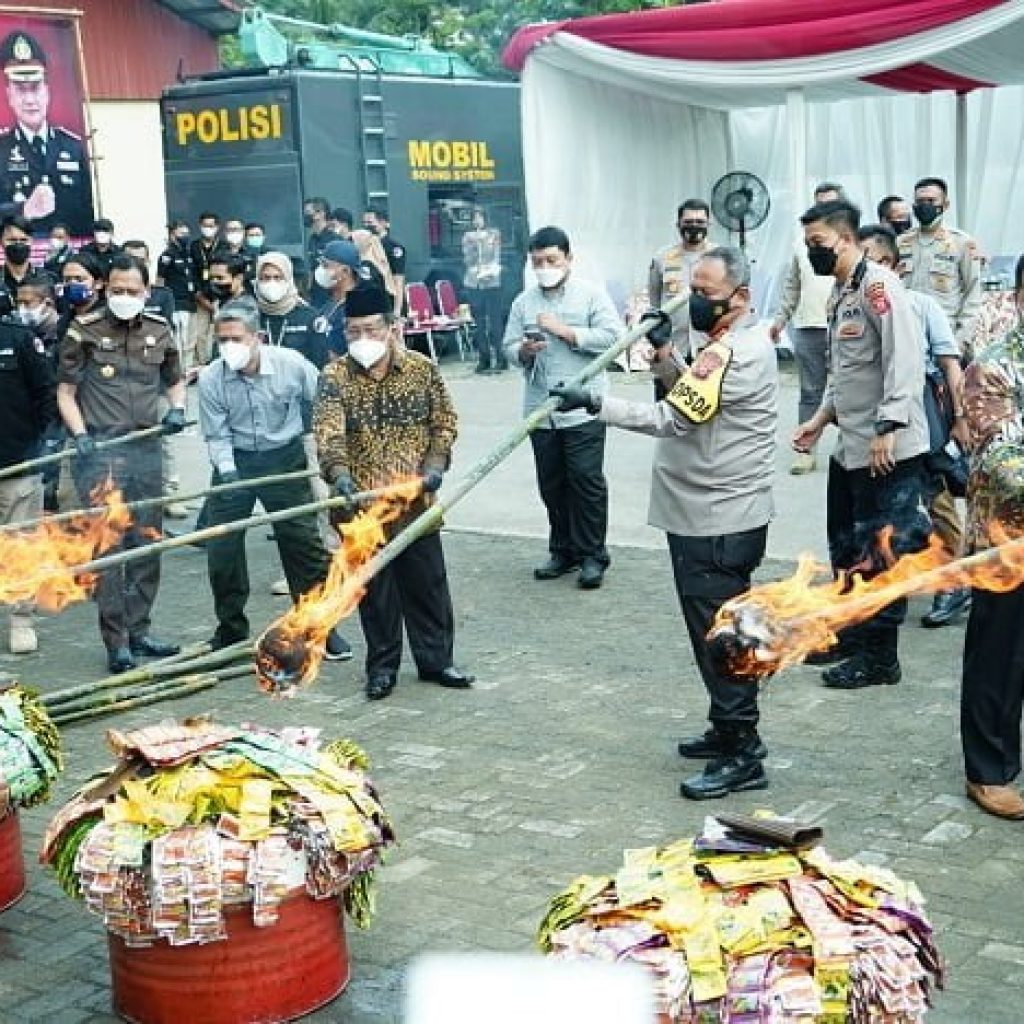 Pemusnahan Belasan Kilo Sabu dan Puluhan Ribu Botol Miras – Polda Jabar