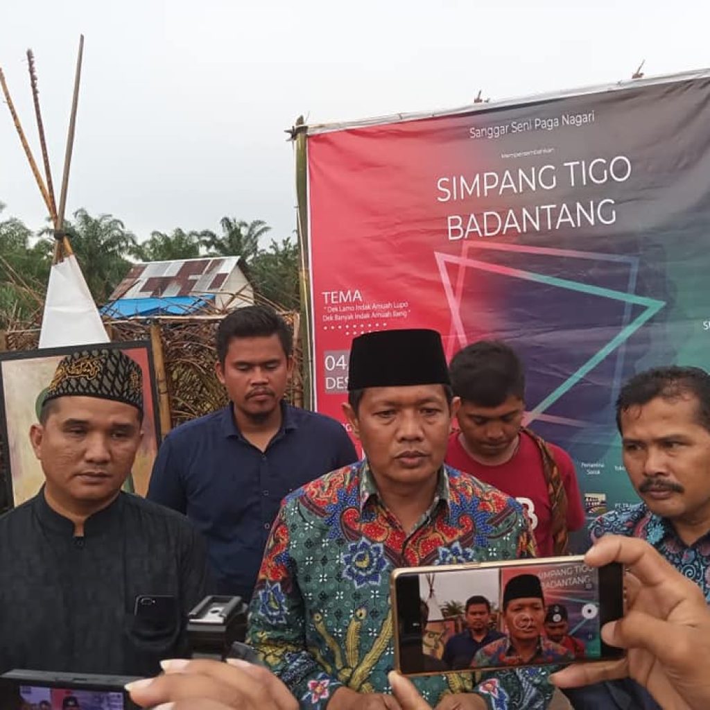 Sanggar Seni Paga Nagari menggelar Festival Simpang Tigo Badantang, Pasaman Barat