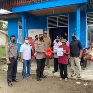 Tinjau Vaksinasi di Kantor Walinagari Persiapan Mahakarya, Kapolres Pasaman Barat Bagikan Paket Sembako