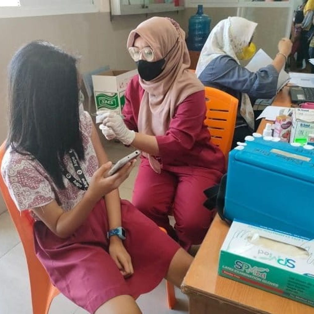 Hilangkan Ketakutan dengan Jarum Suntik, Siswa SD di Padang Tonton Video BTS