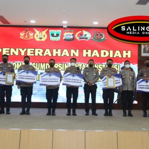Polres Pasaman Barat Menerima Penghargaan Dan Hadiah Dalam Lomba Sumdarsin