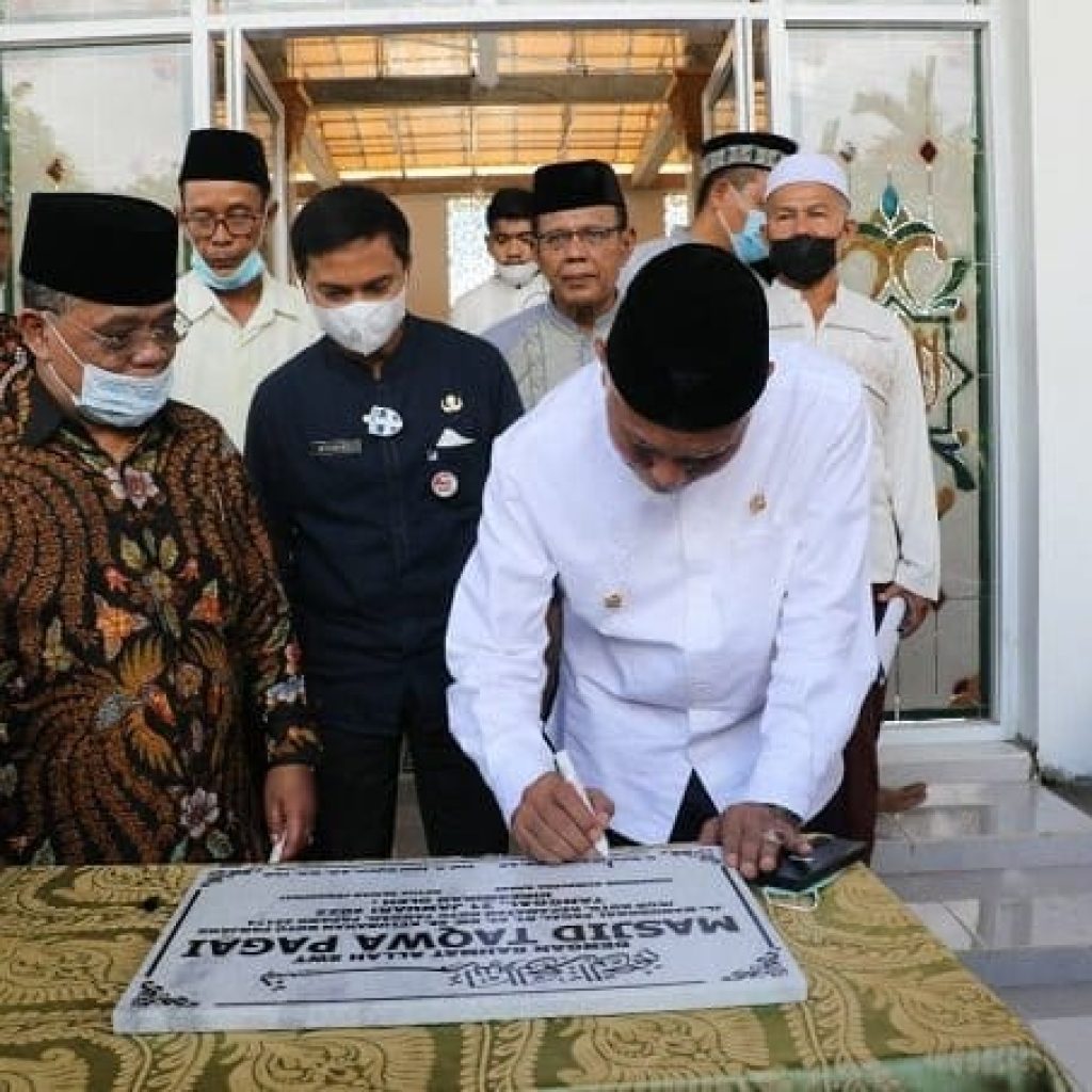 Resmikan Masjid Taqwa Pagai, Gubernur Sumbar : Jadikan Masjid Tempat Mempersatukan Ummat