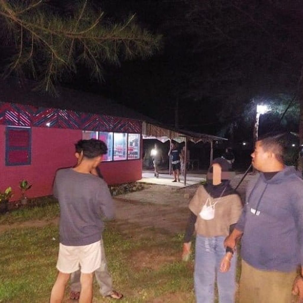 Berduaan Ditempat Yang Gelap, Dua Pasang Muda Mudi Dijaring Satpol PP