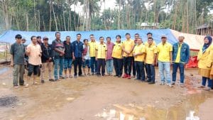 DPD Partai Golkar Pasaman Barat menyerahkan bantuan kepada korban gempa di Pasaman Barat