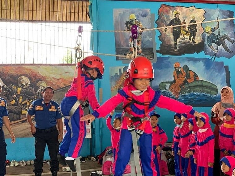 Damkar Sosialisasikan Bahaya Kebakaran kepada Anak Usia Dini