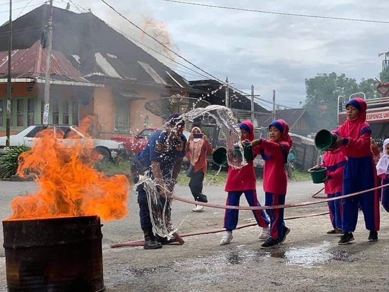 Damkar Sosialisasikan Bahaya Kebakaran kepada Anak Usia Dini