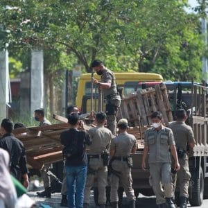 Delapan Bangunan Liar Dibongkar Satpol PP Padang Karena Akan Dijadikan Taman Kota