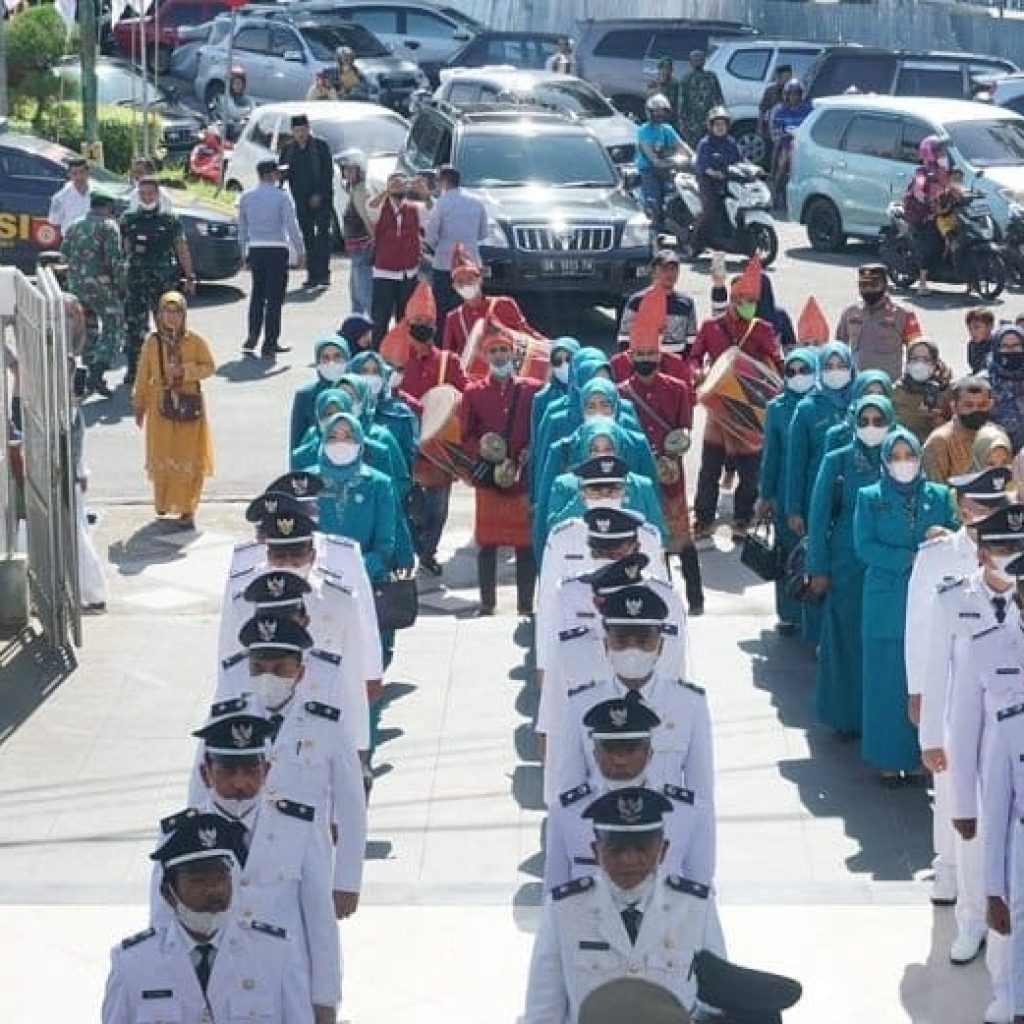 Lantik 20 Wali Nagari, Bupati Tanah Datar Harap Wali Nagari Rangkul Seluruh Elemen untuk Turut Membangun Nagari
