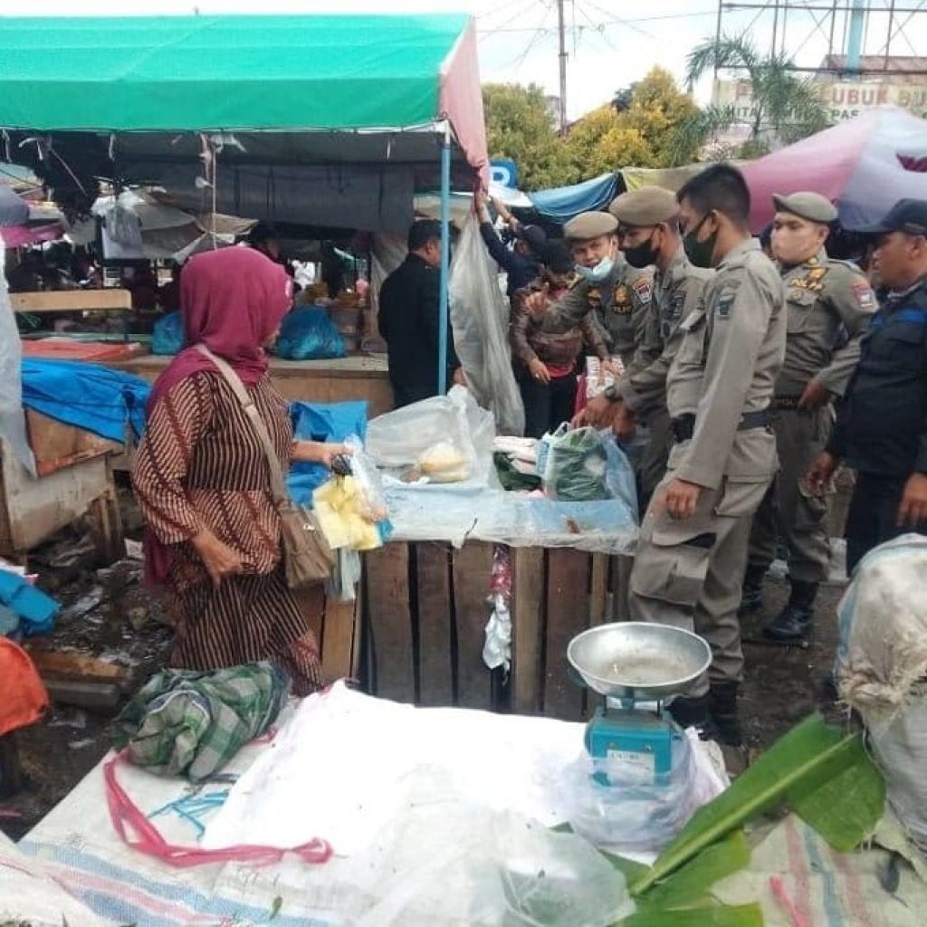 PKL Pasar Lubuk Buaya Ditertibkan Satpol PP Kota Padang