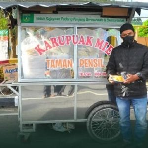 Perjuangan Penjual Kerupuk Mie di Masa Pandemi
