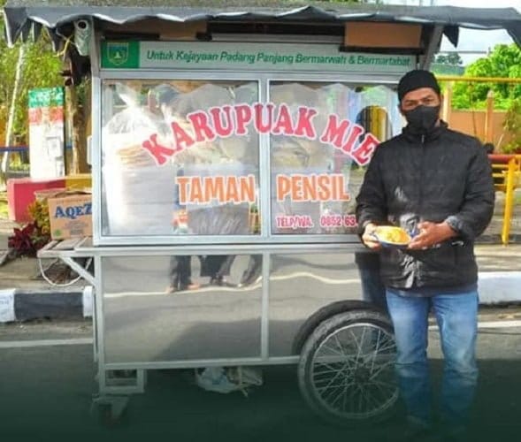 Perjuangan Penjual Kerupuk Mie di Masa Pandemi