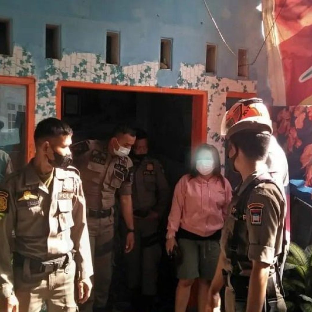 Razia Salon dan Panti Pijat Di Kota Padang, 16 Wanita dan 3 Laki-laki Diamankan