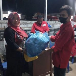 Warga Pasbar Antusias Sumbangkan Pakaian Layak bagi Korban Gempa