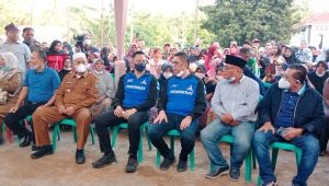 AHY kunjungi Korban Musibah Gempa Pasaman Barat di Serbu Warga