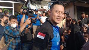 AHY kunjungi Korban Musibah Gempa Pasaman Barat di Serbu Warga