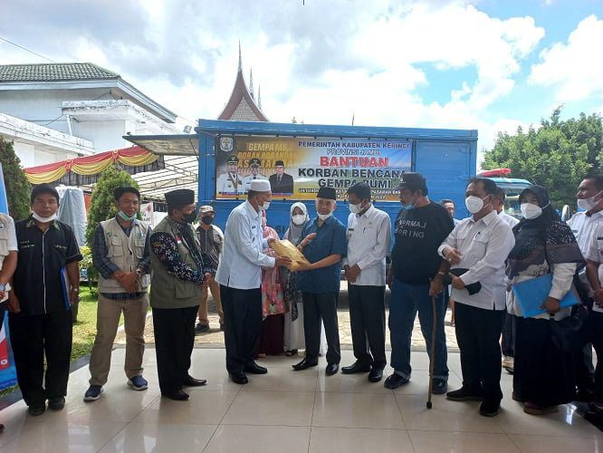 Bantuan untuk Korban Bencana Gempa Pasbar dari Pemkab Kerinci Provinsi Jambi Bantuan untuk Korban Bencana Gempa Pasbar dari Pemkab Kerinci Provinsi Jambi