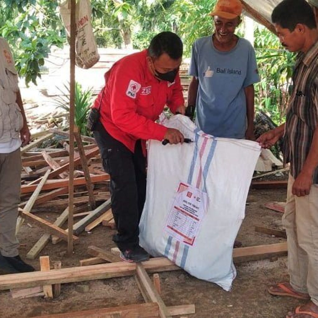 Bersama PMI, Yayasan Care Peduli Salurkan Alat Pertukangan Bantu Korban Gempa Pasbar