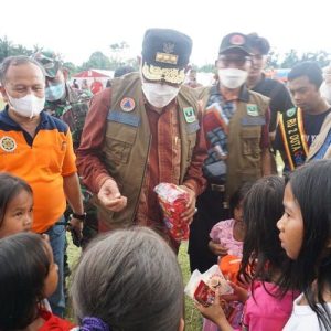 Gubernur Mahyeldi Hibur Anak-anak Korban Gempa Pasaman di Kecamatan Tigo Nagari dan Cek Dapur Umum