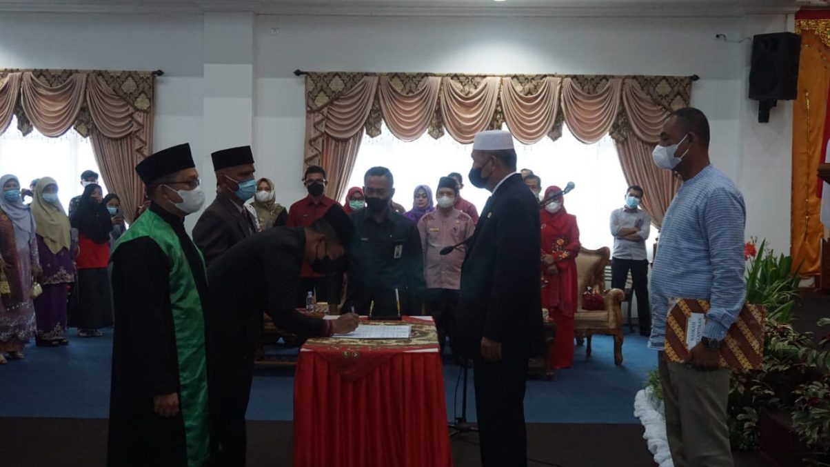 Bupati Hamsuardi Lantik Puluhan Pejabat Eselon II dan III Di Lingkungan Pemkab Pasbar