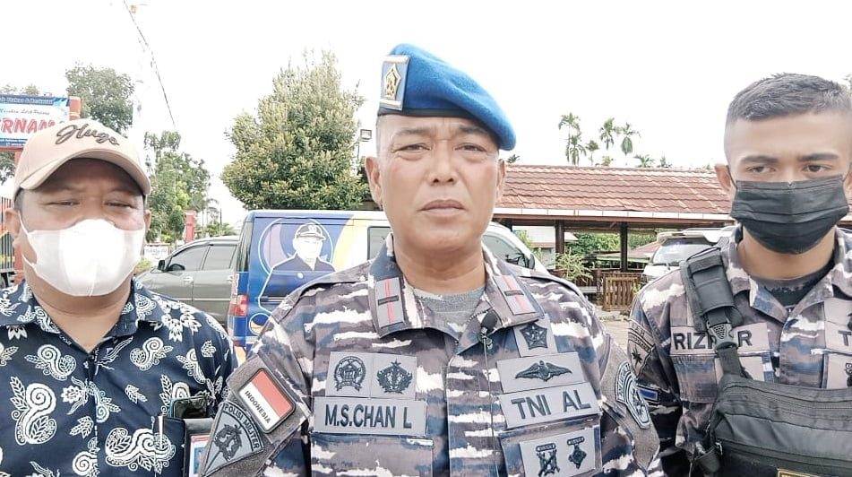 Komandan Pangkalan Utama TNI AL II Kunjungi Korban Gempa Pasaman Barat