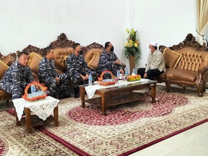 Komandan Pangkalan Utama TNI AL II Kunjungi Korban Gempa Pasaman Barat