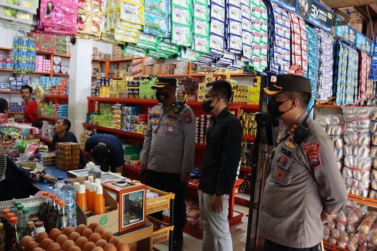 Pantau Ketersedian Minyak Goreng, Kapolres Pasaman Barat Sidak Beberapa Toko Pantau Ketersedian Minyak Goreng, Kapolres Pasaman Barat Sidak Beberapa Toko